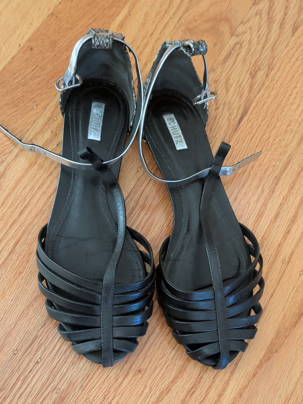 Schutz Leather T-strap Flats / Fisherman Sandals